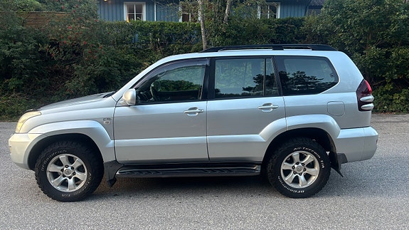 Toyota Land Cruiser 11 of 30