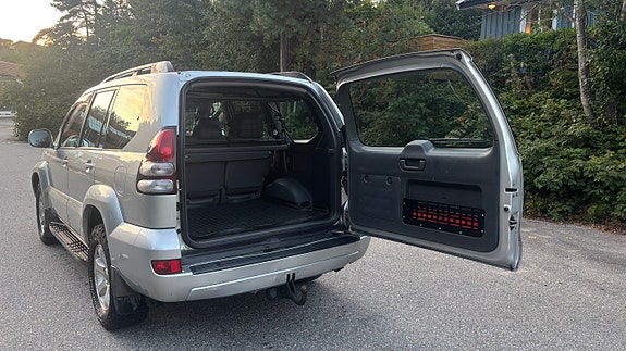 Toyota Land Cruiser 10 of 30