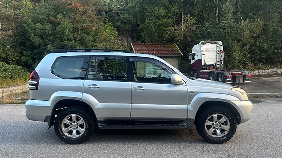 Toyota Land Cruiser 2 of 30