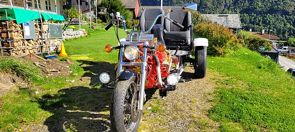 Chevrolet V8 2 of 15