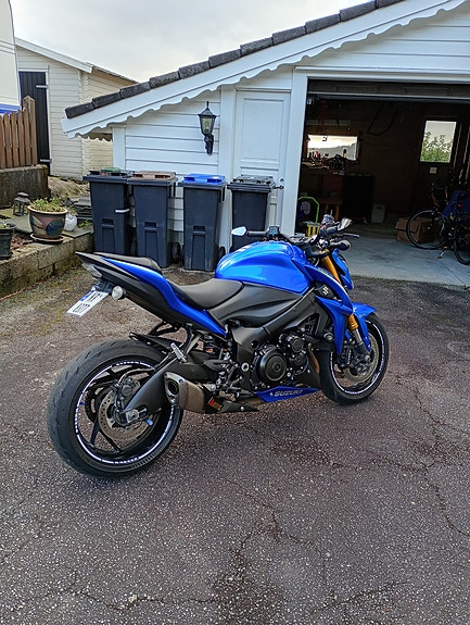 Suzuki GSX-S 1000 2 of 8
