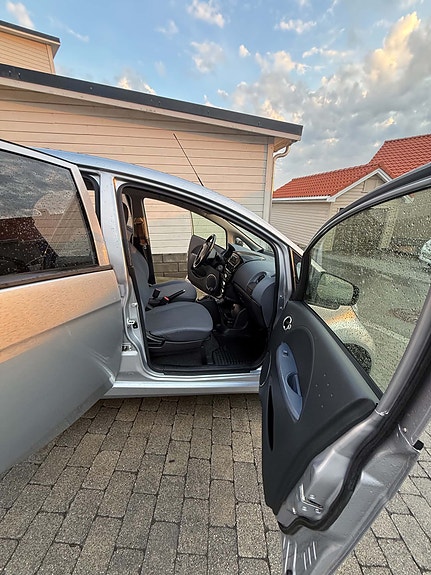 Peugeot iOn 7 of 15