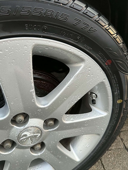 Peugeot iOn 13 of 15
