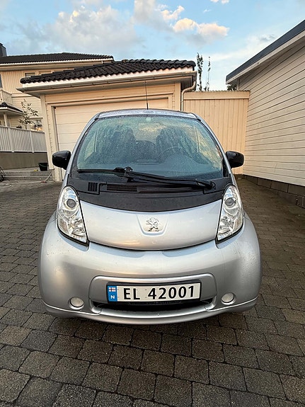 Peugeot iOn 3 of 15