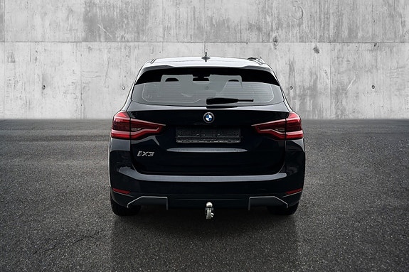 BMW iX3 4 of 24