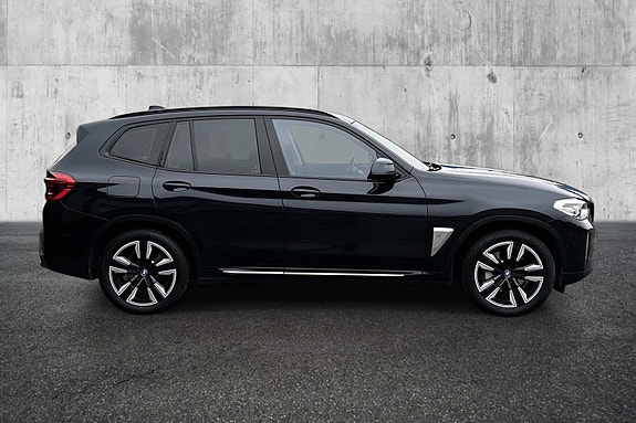 BMW iX3 6 of 24