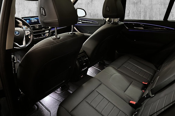 BMW iX3 12 of 24