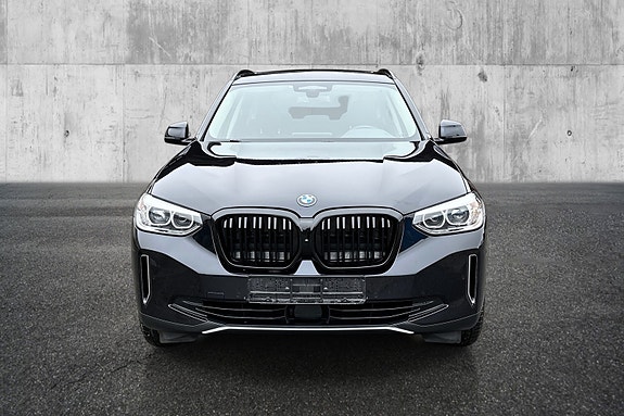 BMW iX3 8 of 24