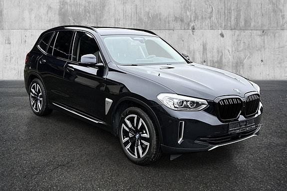 BMW iX3 7 of 24