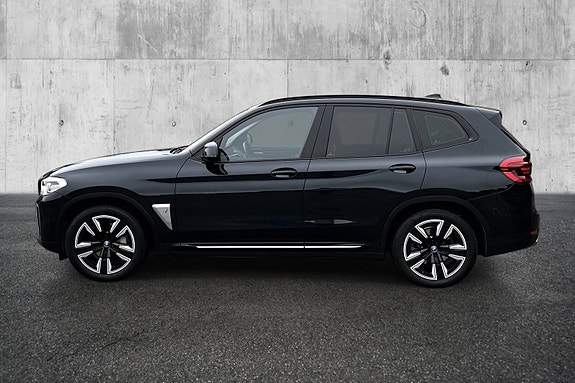 BMW iX3 2 of 24
