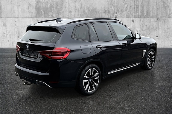 BMW iX3 5 of 24