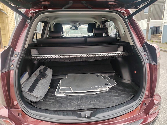 Toyota RAV4 6 of 20