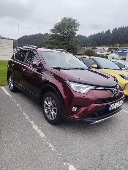 Toyota RAV4 2 of 20