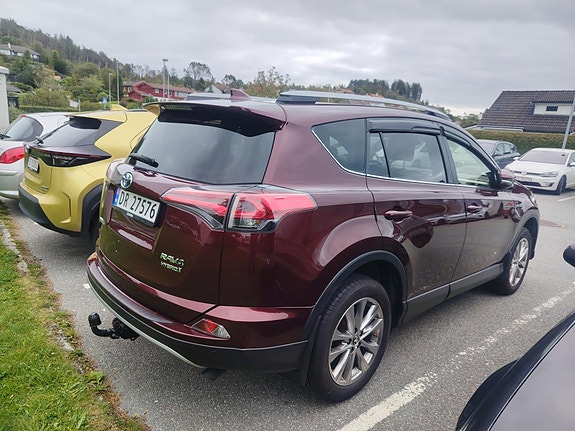 Toyota RAV4 3 of 20