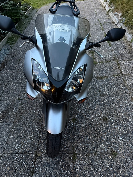 Honda VFR 800 4 of 10