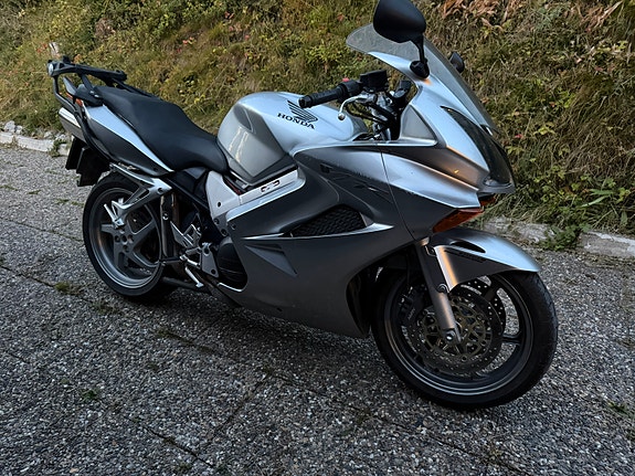 Honda VFR 800 2 of 10