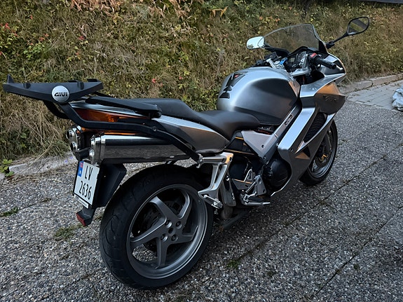 Honda VFR 800 5 of 10
