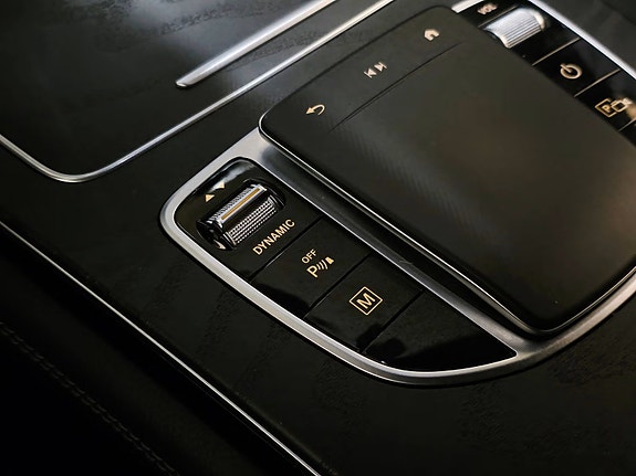 Mercedes-Benz GLC300 e 19 of 30