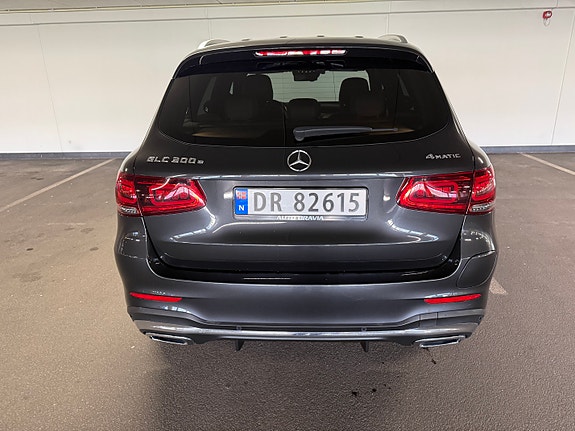 Mercedes-Benz GLC300 e 5 of 30