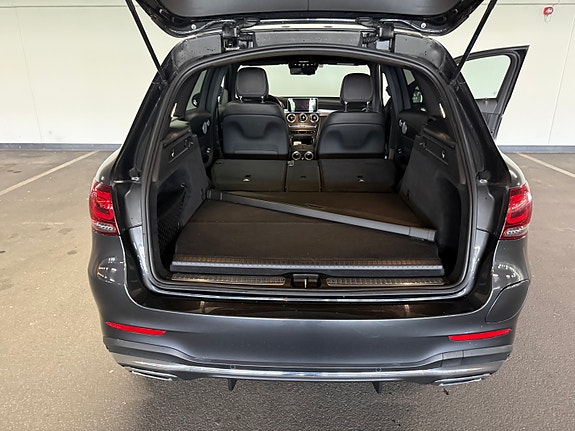 Mercedes-Benz GLC300 e 9 of 30
