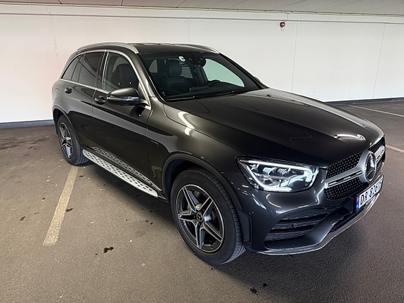 Mercedes-Benz GLC300 e 2 of 30