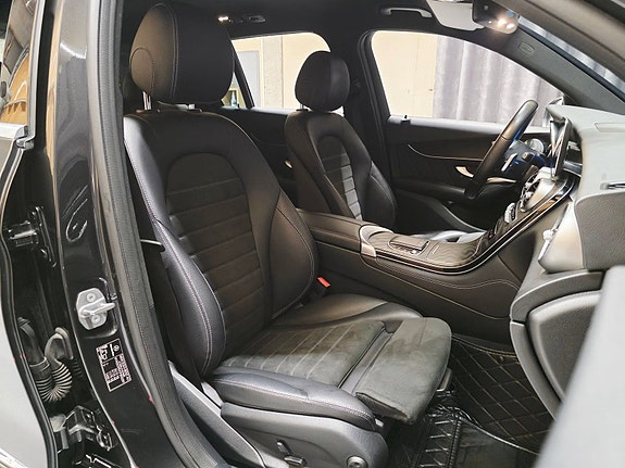 Mercedes-Benz GLC300 e 13 of 30