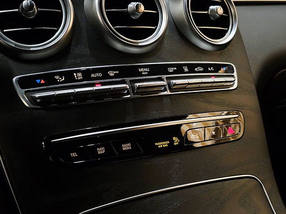 Mercedes-Benz GLC300 e 20 of 30