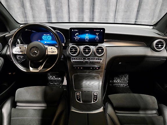 Mercedes-Benz GLC300 e 11 of 30