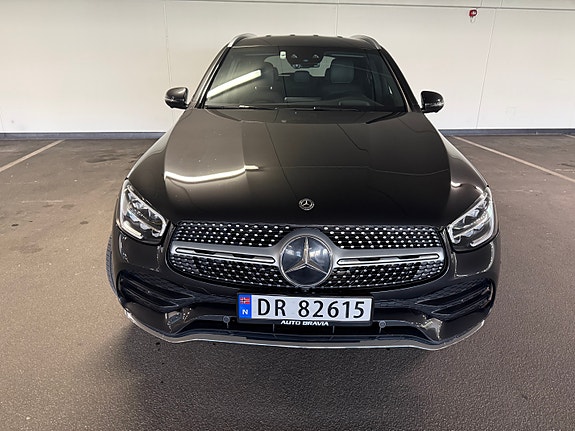 Mercedes-Benz GLC300 e 8 of 30