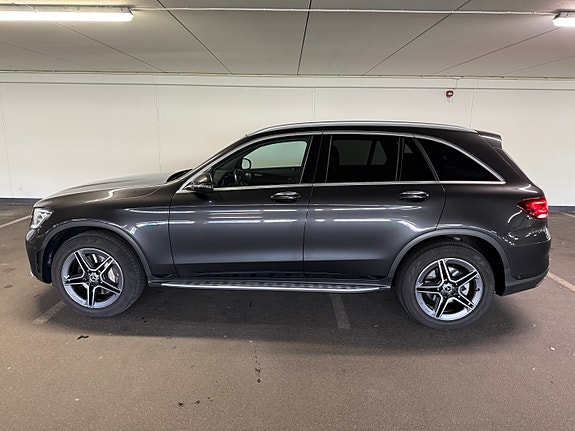 Mercedes-Benz GLC300 e 7 of 30