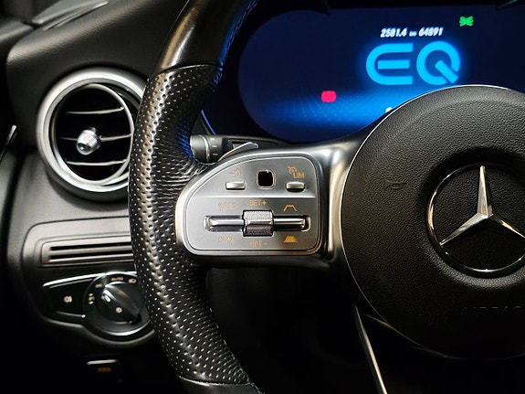 Mercedes-Benz GLC300 e 23 of 30