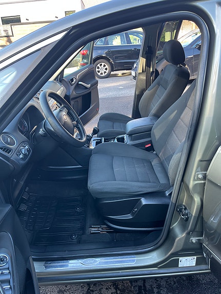 Ford S-MAX 25 of 30