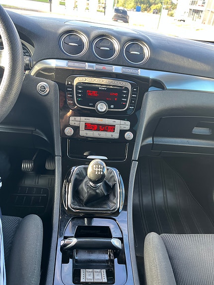 Ford S-MAX 22 of 30