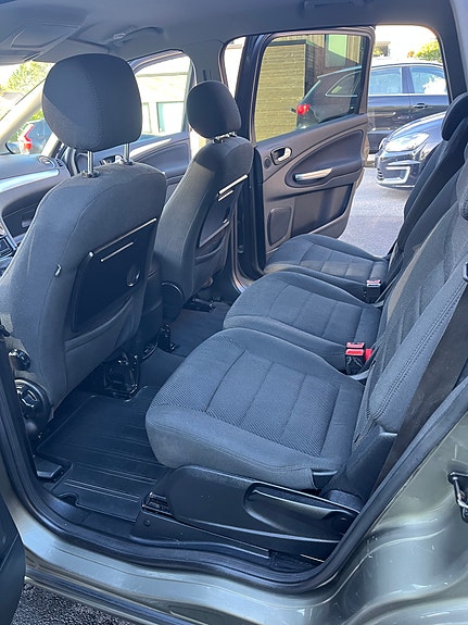 Ford S-MAX 23 of 30