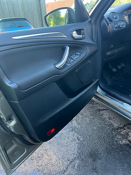 Ford S-MAX 28 of 30