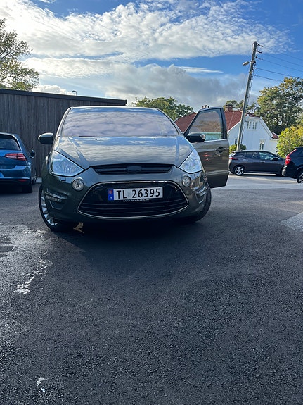 Ford S-MAX 2 of 30