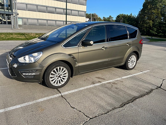 Ford S-MAX 16 of 30