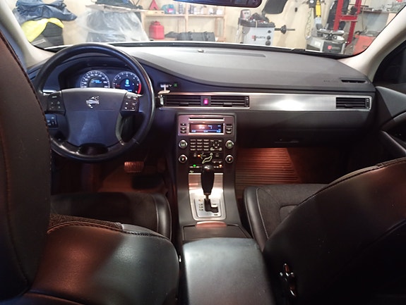 Volvo XC70 9 of 18
