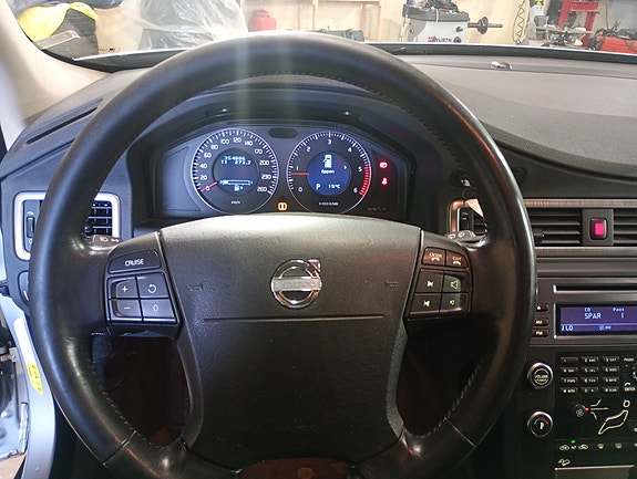 Volvo XC70 11 of 18