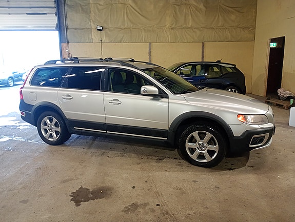 Volvo XC70 2 of 18