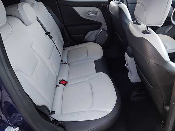 Jeep Renegade 14 of 30