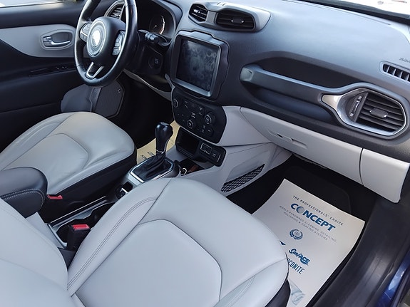 Jeep Renegade 13 of 30