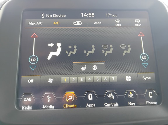 Jeep Renegade 22 of 30