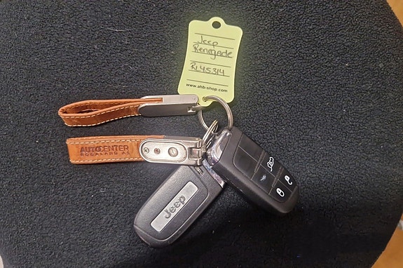 Jeep Renegade 28 of 30