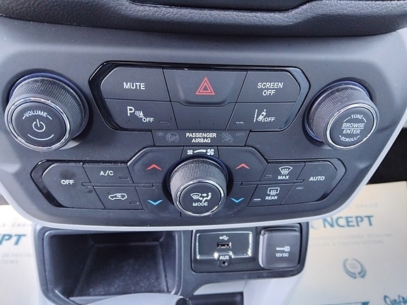Jeep Renegade 15 of 30