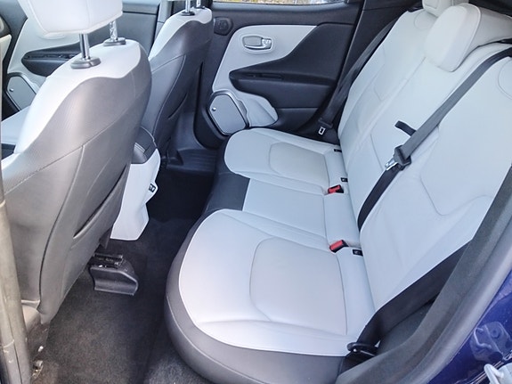 Jeep Renegade 11 of 30