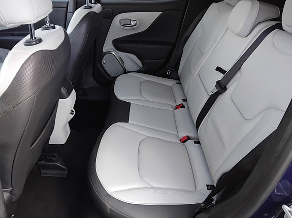 Jeep Renegade 10 of 30