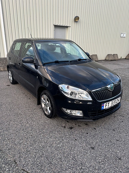 Skoda Fabia 2 of 9