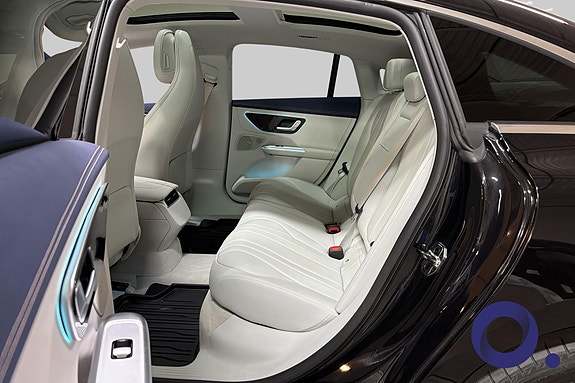 Mercedes-Benz EQE350 12 of 30