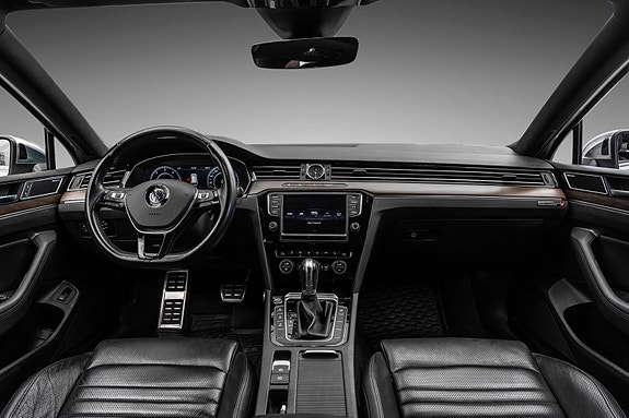 Volkswagen Passat Alltrack 17 of 30